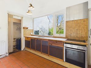 Kitchen- click for photo gallery